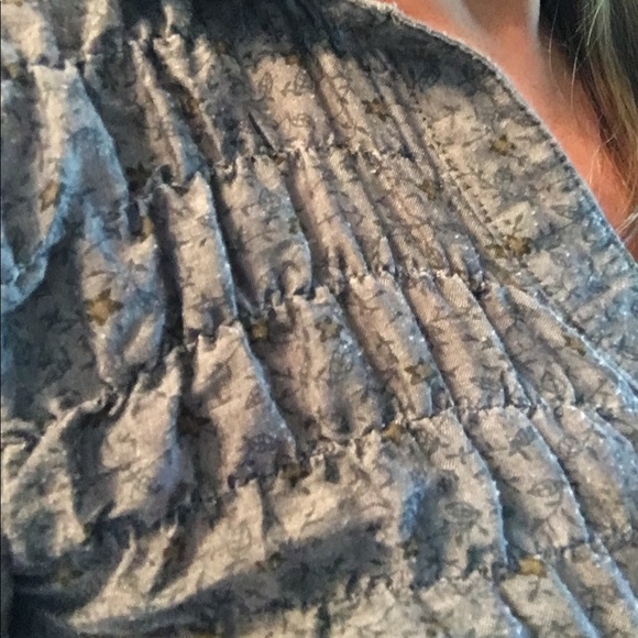 SOLD Top - Picture 4 of 5